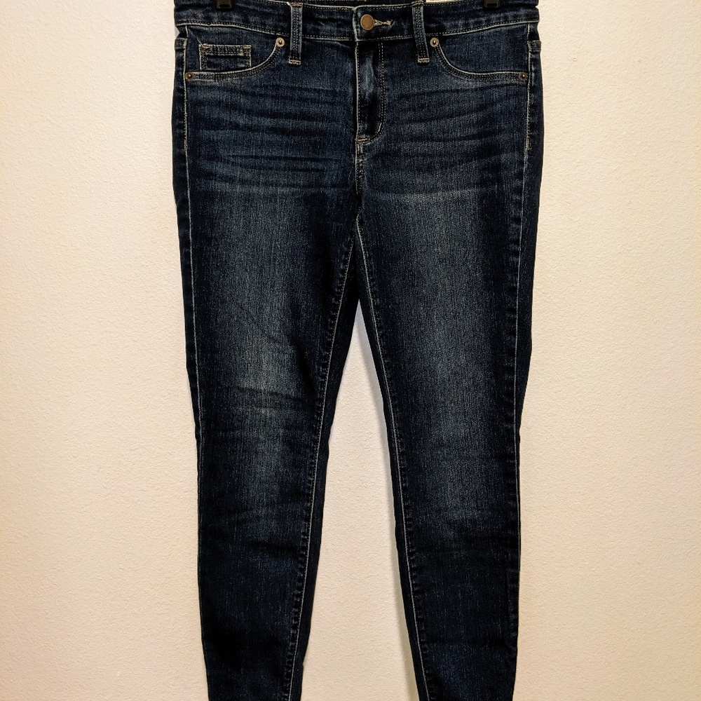 Universal Thread Mid-Rise Jegging